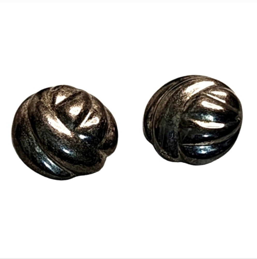 E. PEARL 1970s Vintage Silver Tone Swirl Clip-On Earrings – Retro Minimalist Mod